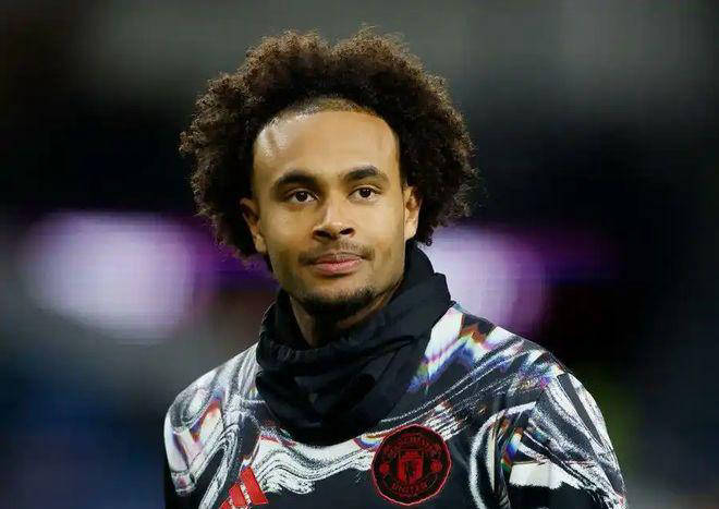 罗马诺爆料:曼联中锋齐尔克泽或夏窗重返意甲,4000万欧解约金值几何?