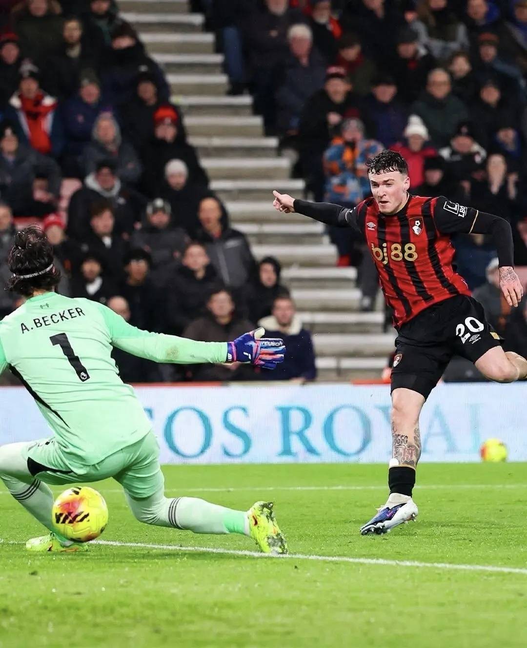 1700万“天价转费会”吓退米兰？3大豪门截胡，红黑军团的豪赌悬了